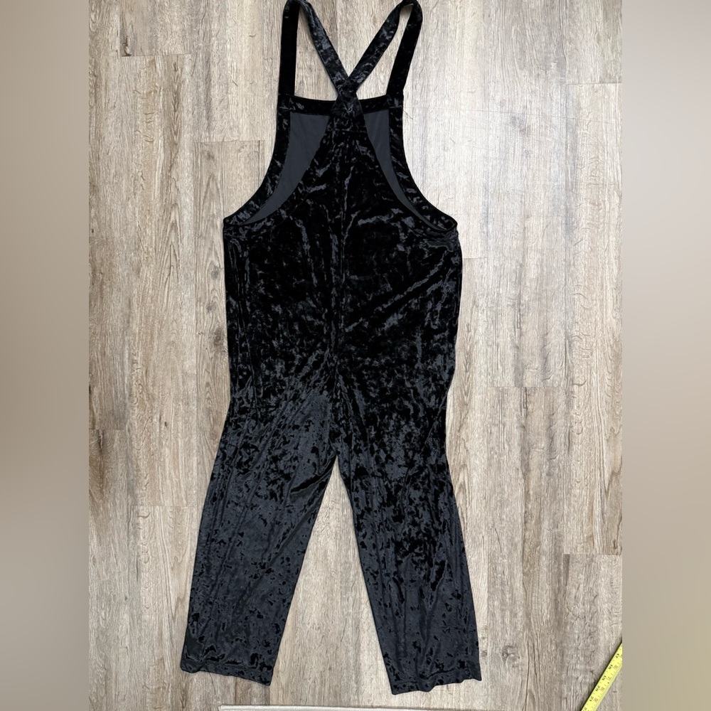 Urban Outfitters • Black Velvet Cropped Overalls - Picture 11 of 12